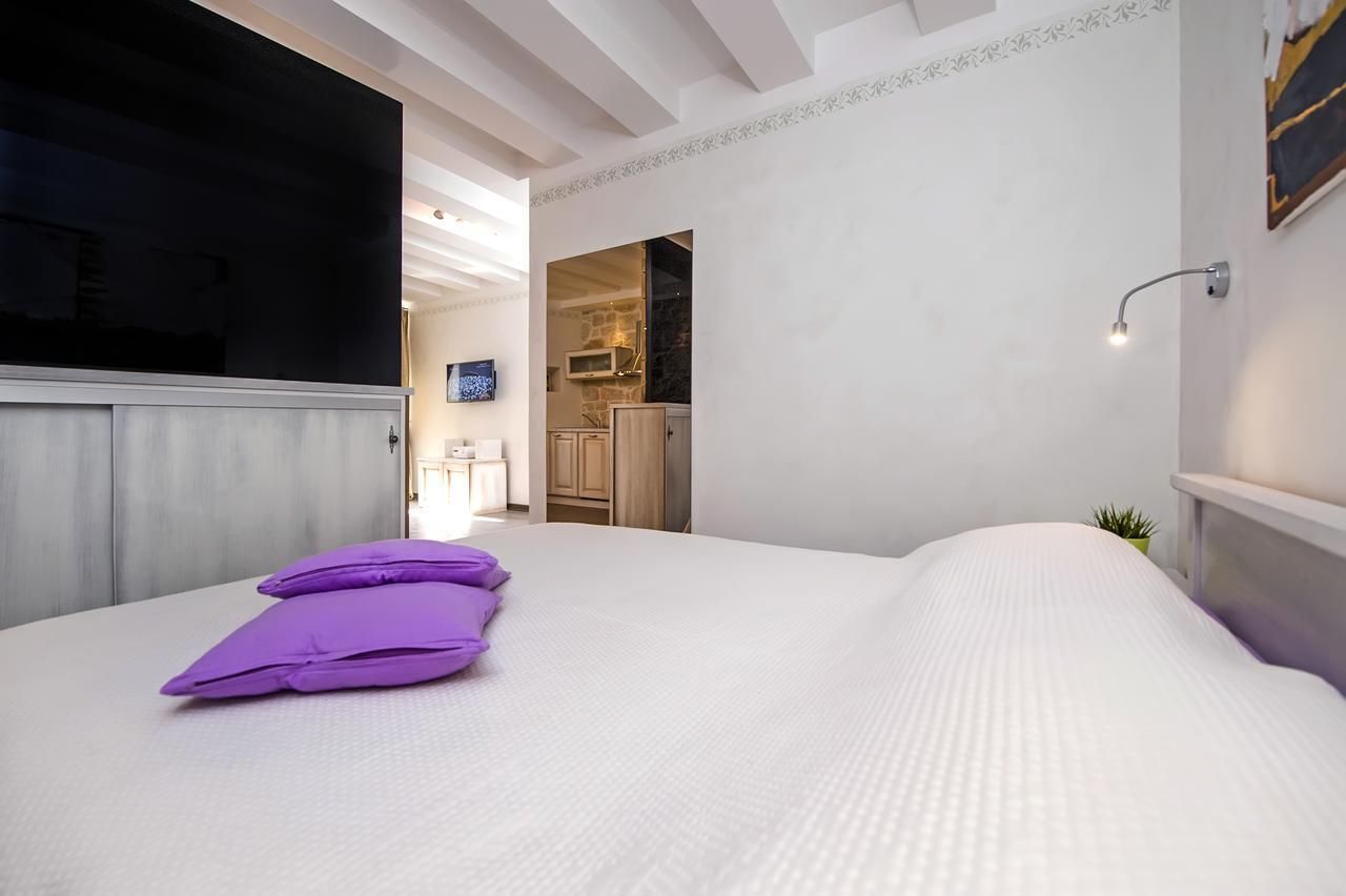 Studio Mc Apartment โรวีน ภายนอก รูปภาพ