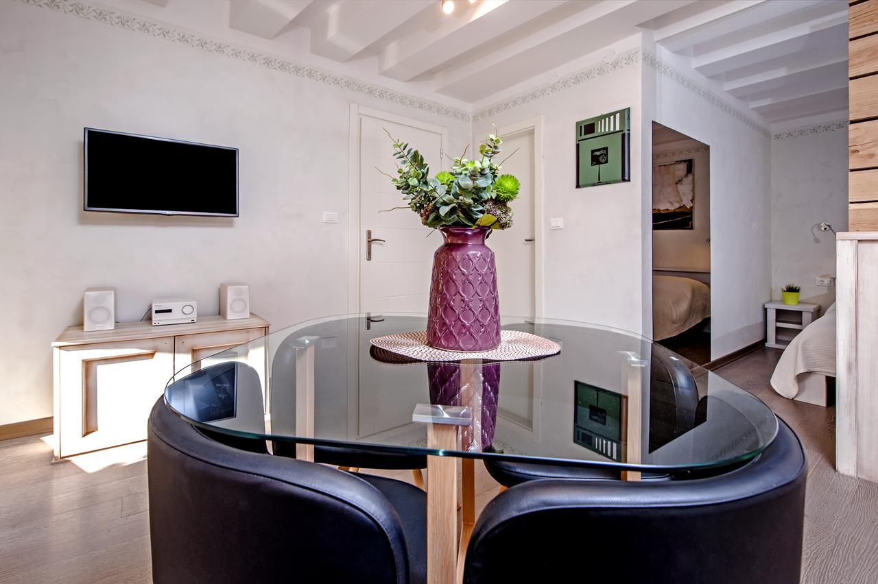 Studio Mc Apartment โรวีน ภายนอก รูปภาพ